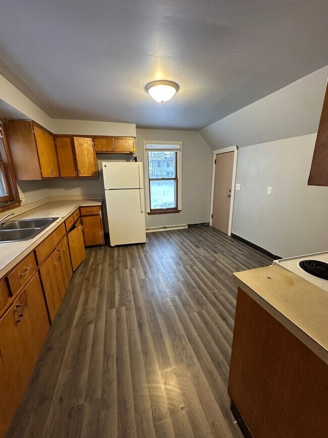 Building Photo - 1019 E Grand Ave