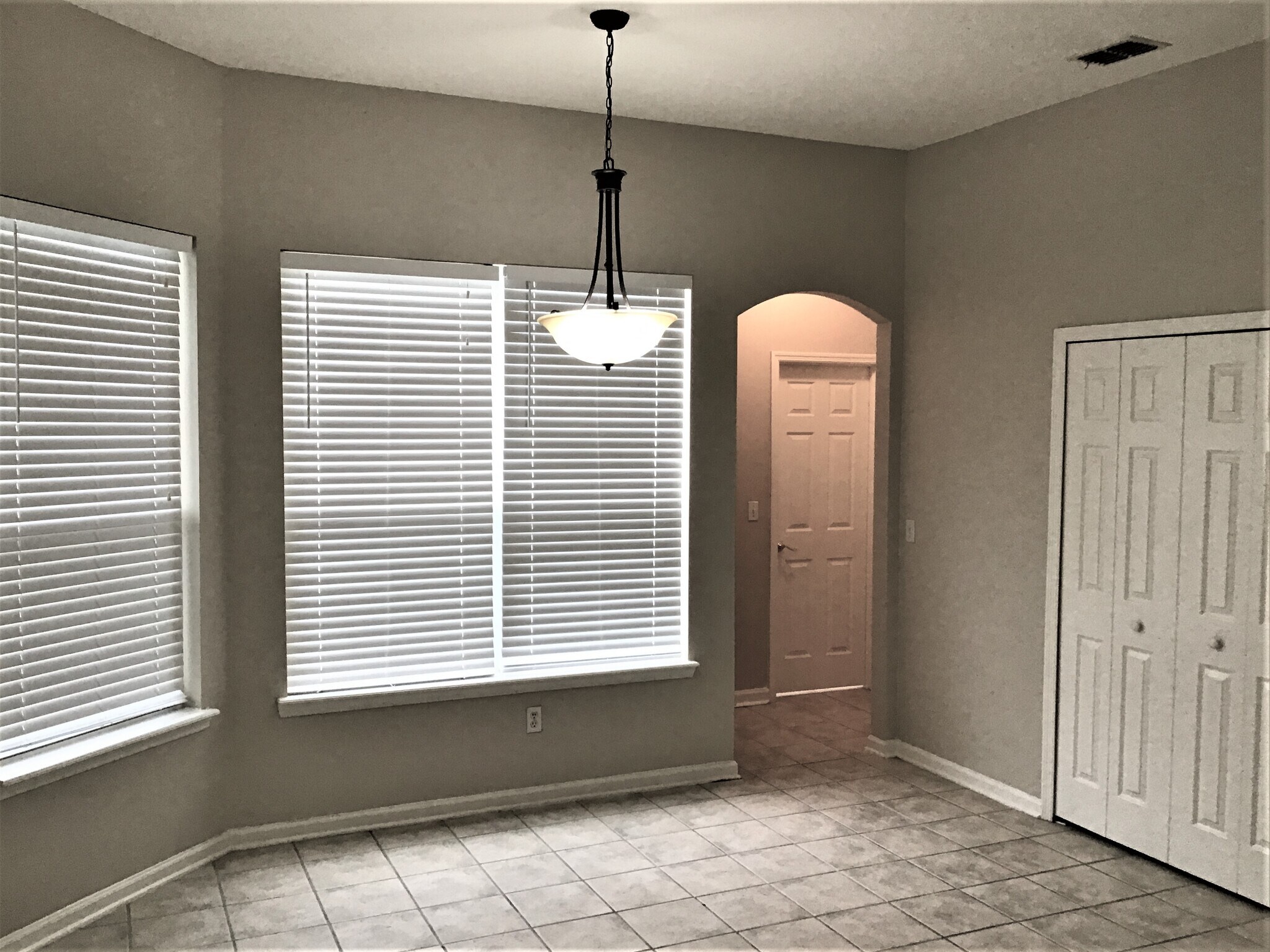 Building Photo - 587 Oakmont Dr