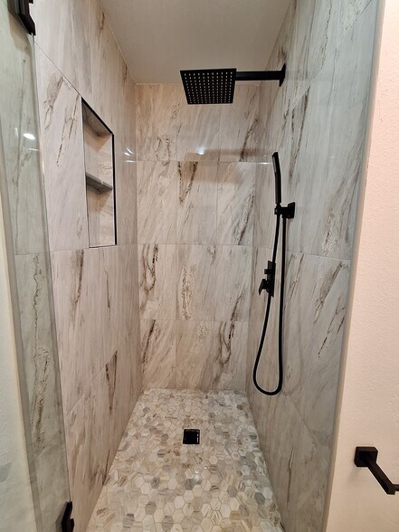 Shower - 13454 95th Ave NE
