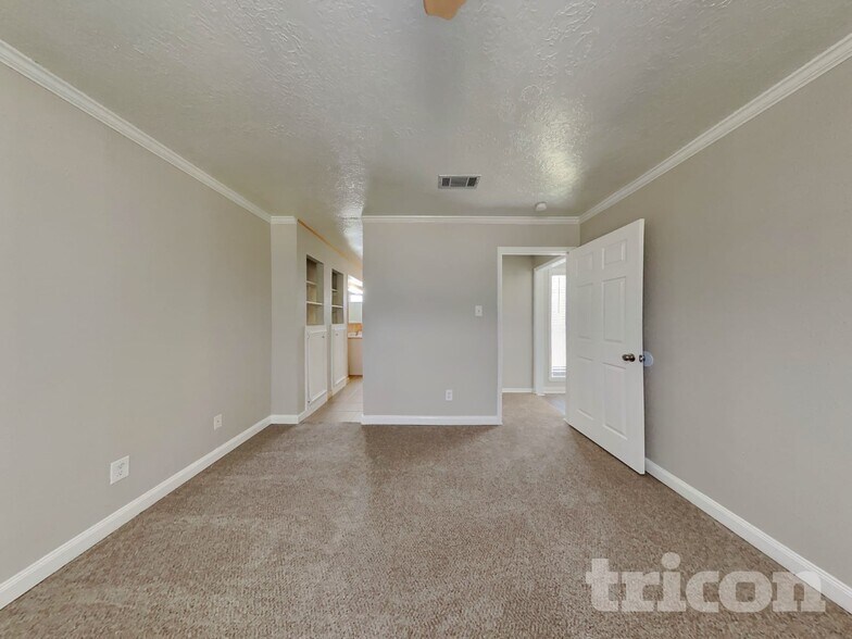 Building Photo - 22731 River Birch Dr