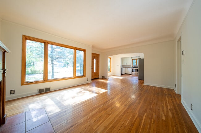 Building Photo - 14510 Gleason Lake Dr