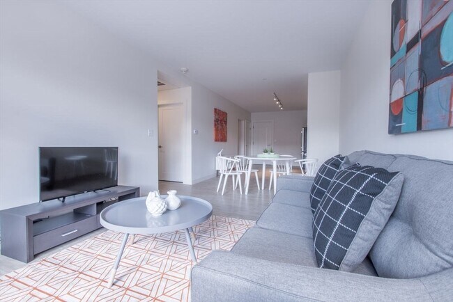 Building Photo - 900 Beacon St