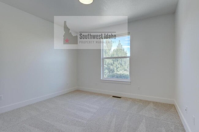 Building Photo - 476 W Buroak Dr