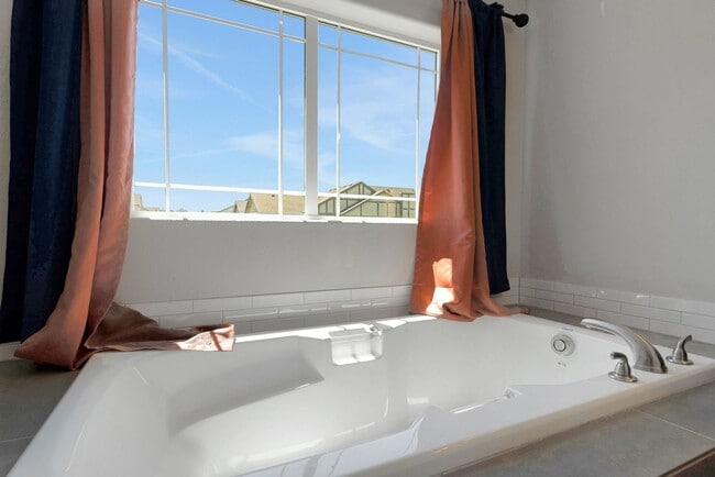 Building Photo - 16855 SW Townsville St