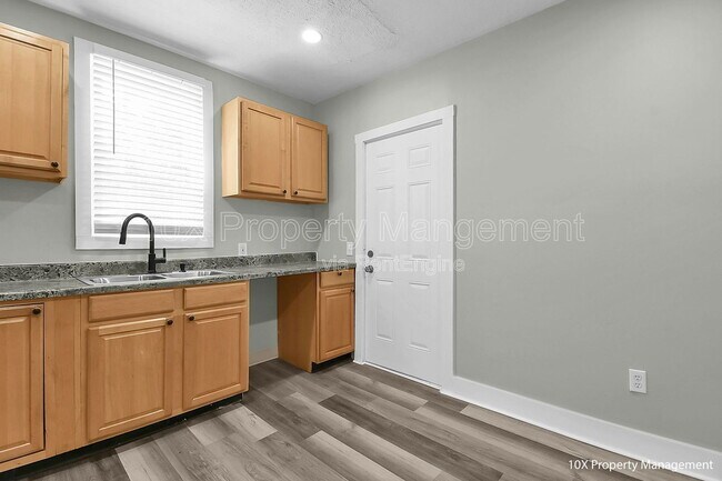 Building Photo - 1655 S 4th St