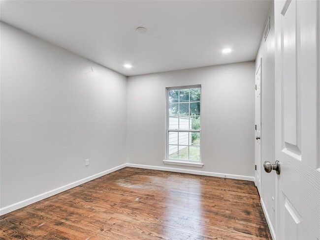 Building Photo - 1429 Casady Ln