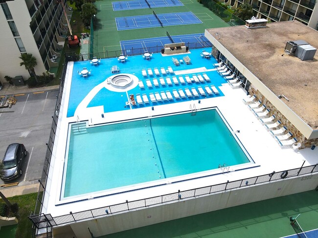 Building Photo - Updated 1 Bed 1 Bath Condo Across A1A from...