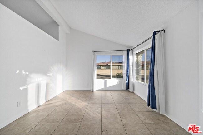 Building Photo - 3293 N Mica Dr