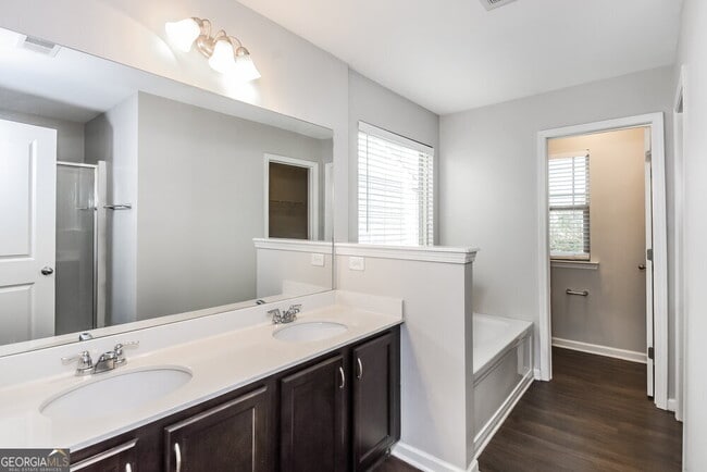 Building Photo - 255 Magnaview Dr