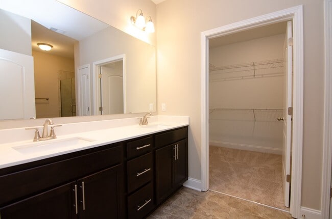 Building Photo - 2045 Moultrie Cir