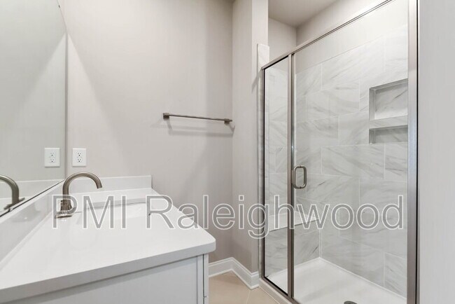 Building Photo - 1245 S Blount St