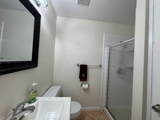 Building Photo - For Rent – Charming Woodland Condo with Co...