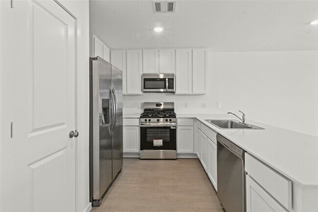Building Photo - 26726 Feather Reed Dr
