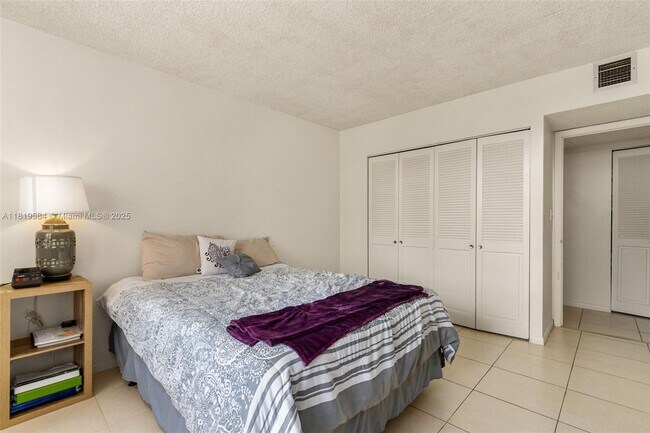 Building Photo - 3800 S Ocean Dr
