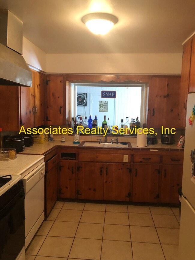 Building Photo - Four Bedroom, 2 bath 2,241 SF