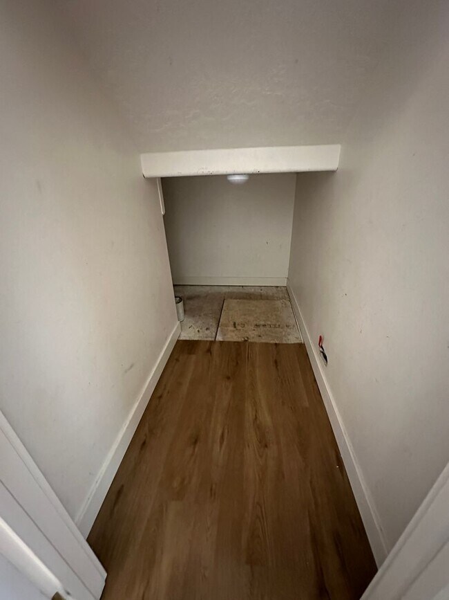 Building Photo - Cute 2 bed 1.5 bath townhome in the Meadows - Month-to-Month Lease!