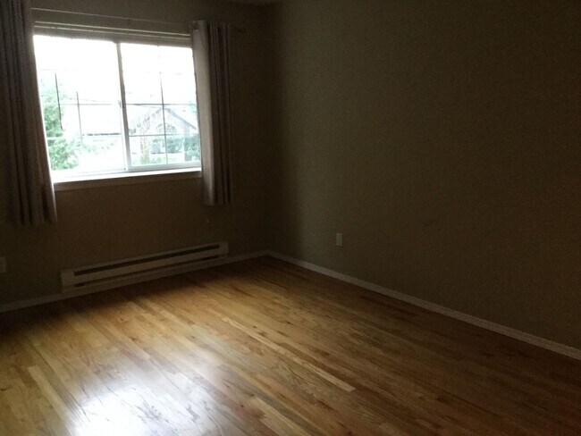 Building Photo - Stylish 2-Bedroom, 2.5-Bath Townhome with Garage & Private Patio