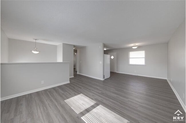 Building Photo - 2975 Salina Ct