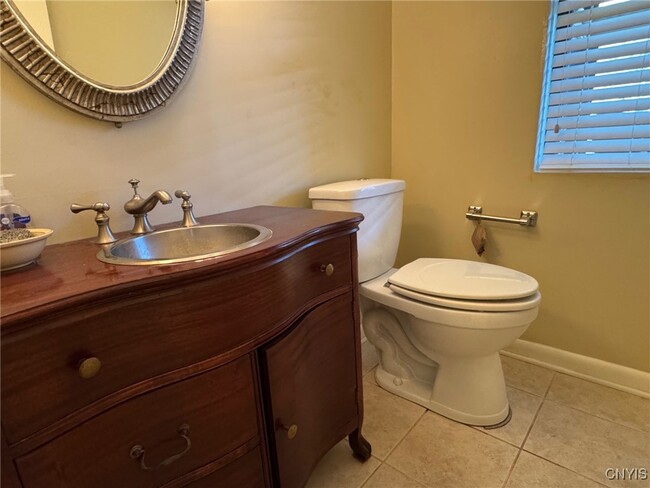 Building Photo - 812 Fairway Cir