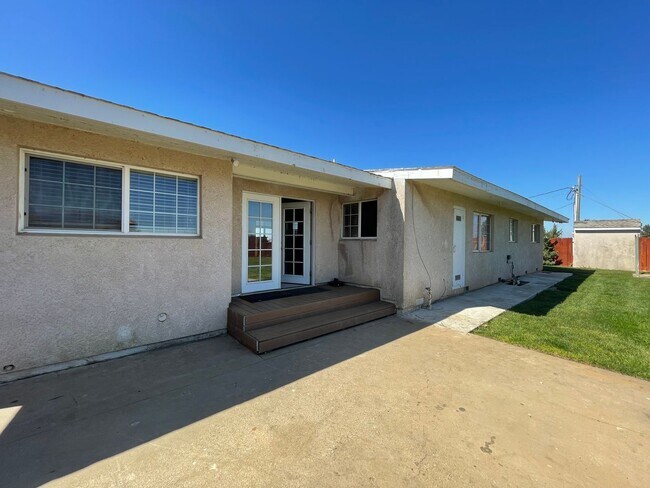 Building Photo - Country Charm Living Single Story Ranch Home