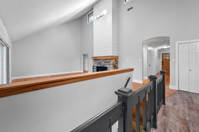 Building Photo - FREE RENT! Luxury Living on the River — Your Dream Home Awaits