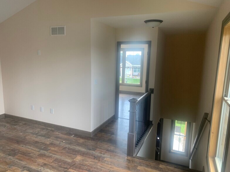 Building Photo - 3609 Justine Dr