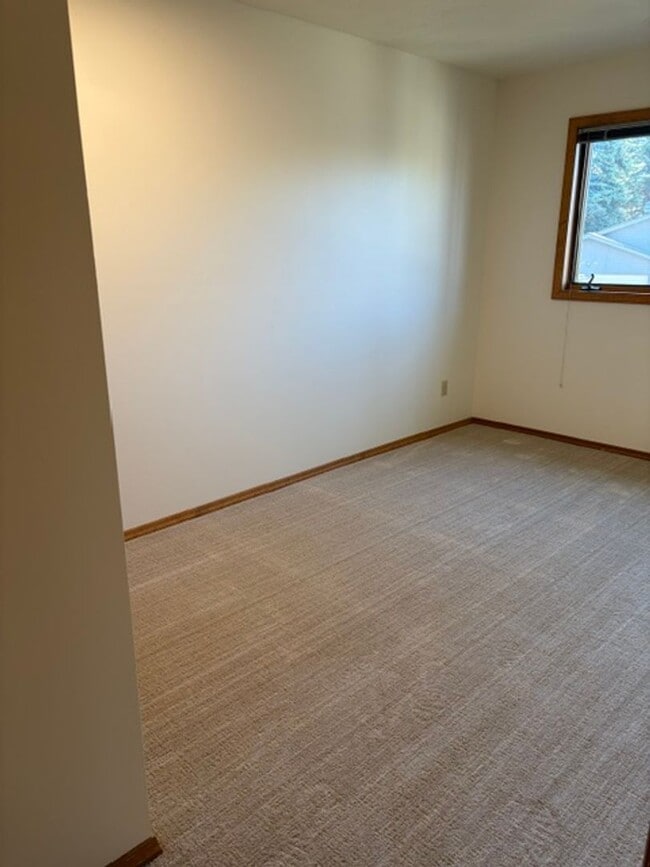 Building Photo - 2 Bedroom 1 Bathroom Condo