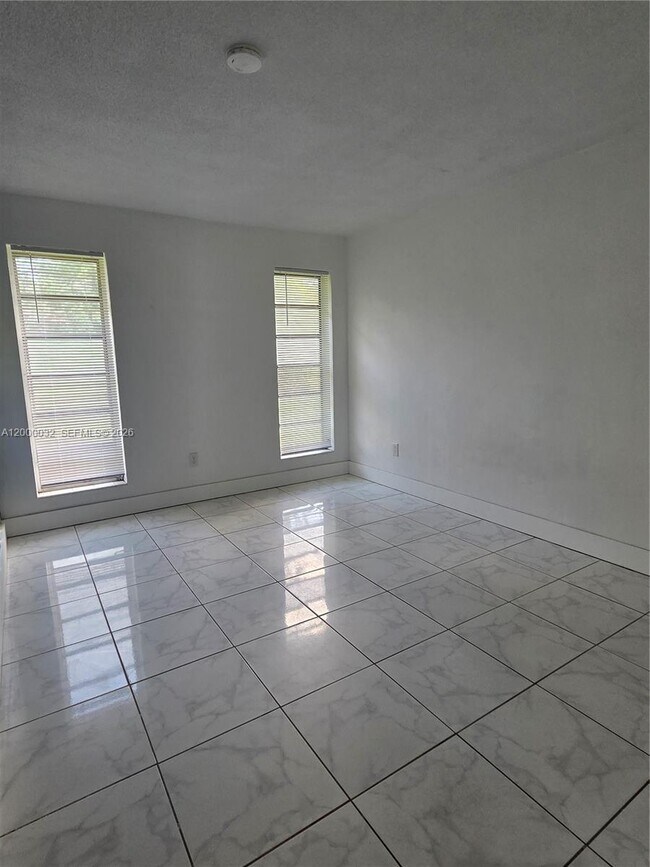 Building Photo - 400 NE 142nd St