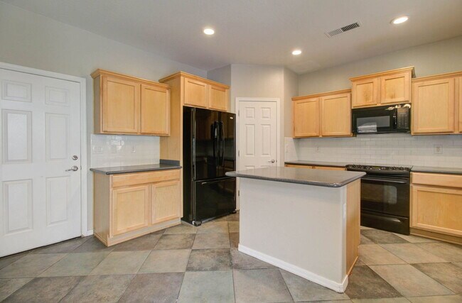 Building Photo - 2143 W Marconi Ave
