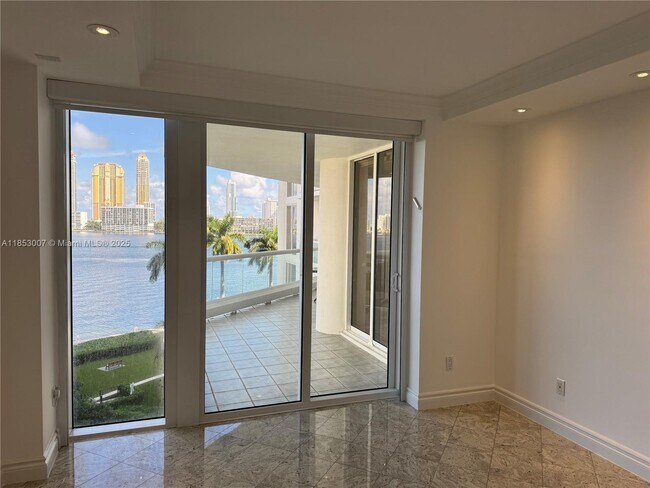 Building Photo - 2600 Island Blvd