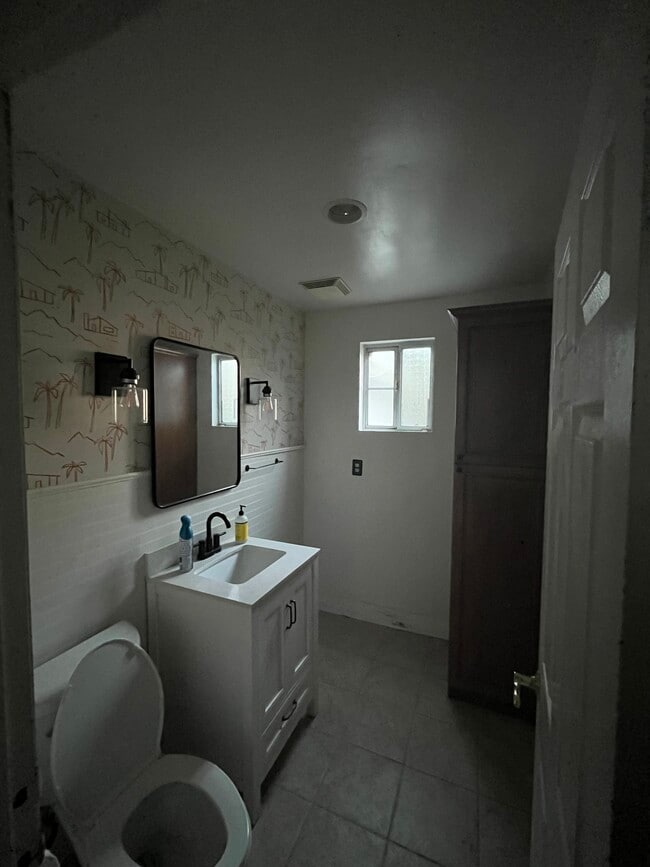 Building Photo - 22240 Wyandotte St