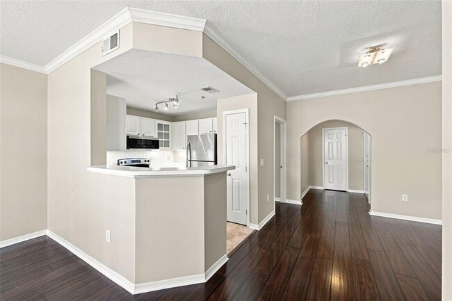 Building Photo - 501 Knights Run Ave