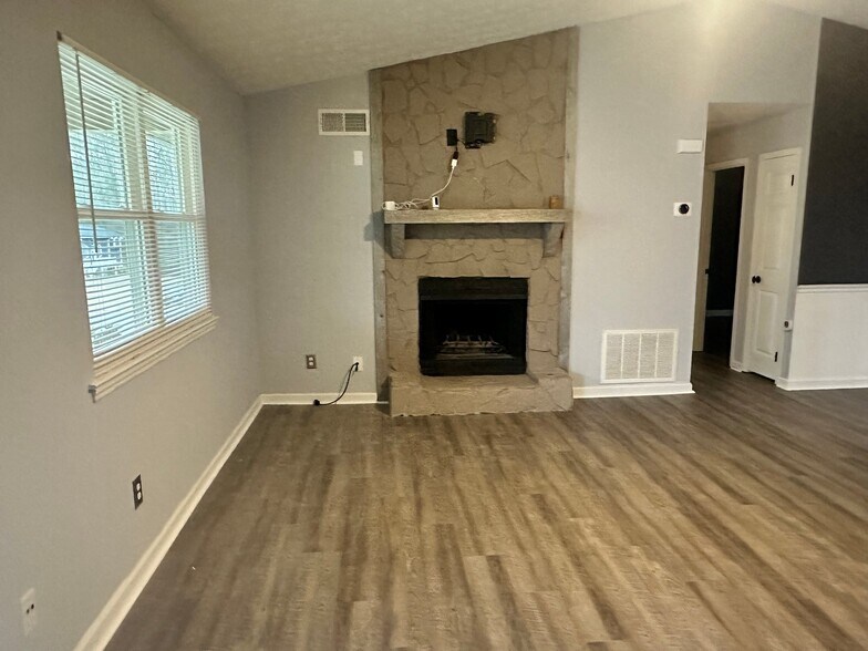 Building Photo - 4183 Red Laurel Way SW