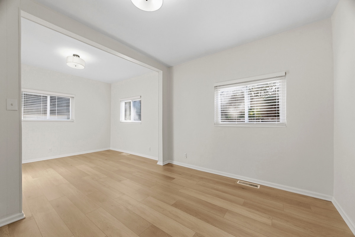 Building Photo - 423 2nd Ave