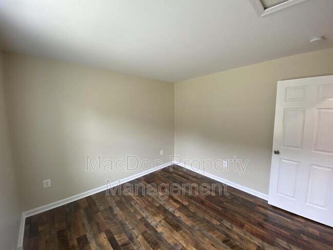 Building Photo - 114-116 Loch Lane Drive Apt 5