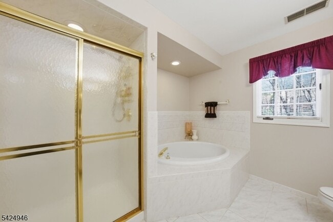 Building Photo - 11 Rosewood Ln