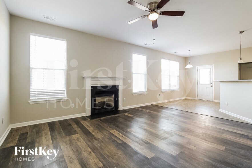 Building Photo - 1400 Chimney Ridge Dr