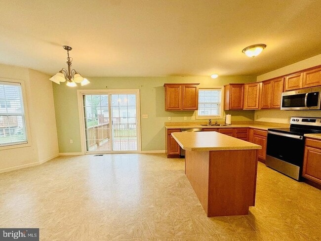 Building Photo - 184 Mapleton Dr