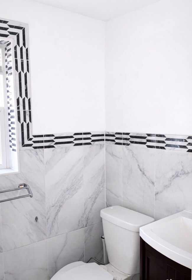 Building Photo - 753 Broadway