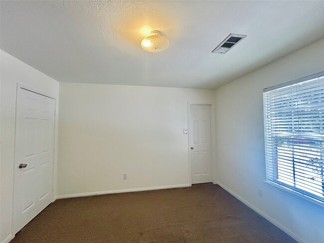 Building Photo - 12422 Glenleigh Dr