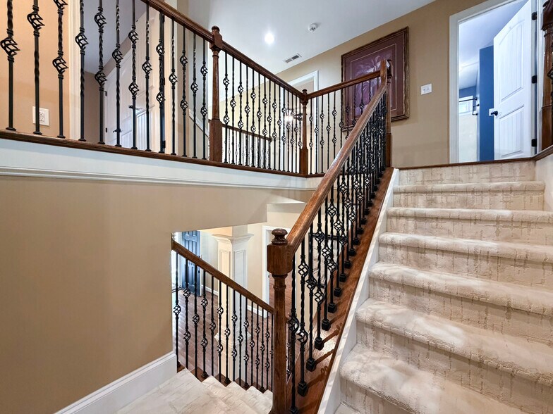 Building Photo - 5604 Pine Rock Ct