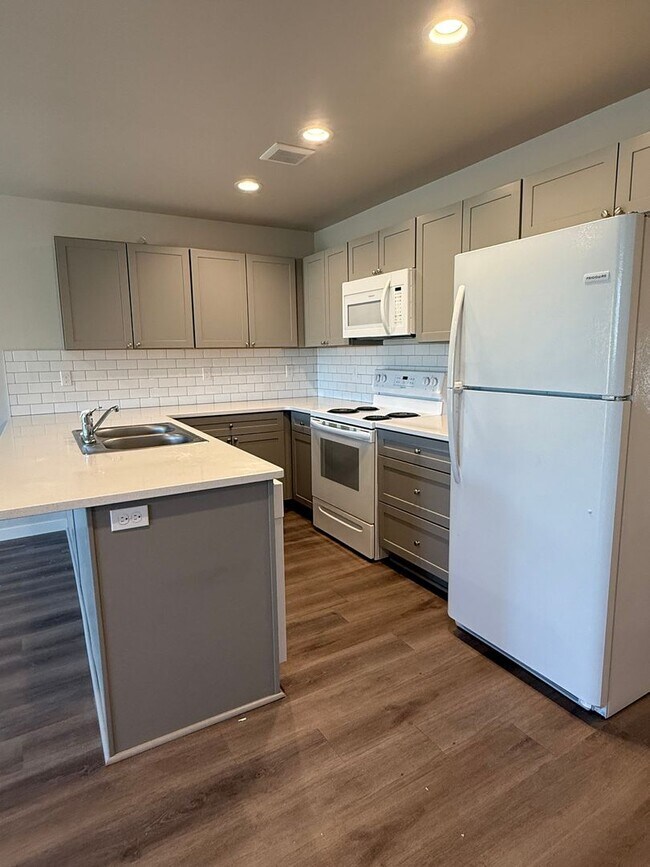 Building Photo - 5305 Smitten Street #2