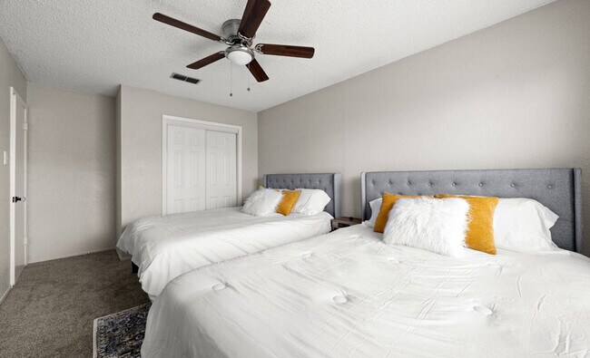 Building Photo - 11934 Hearn Rd