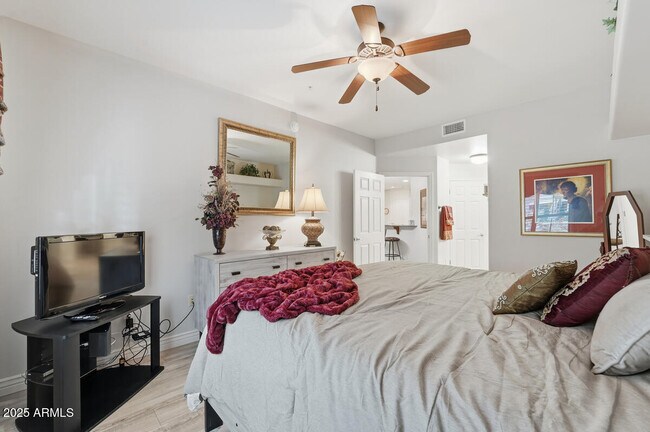 Building Photo - 5350 E Deer Valley Dr