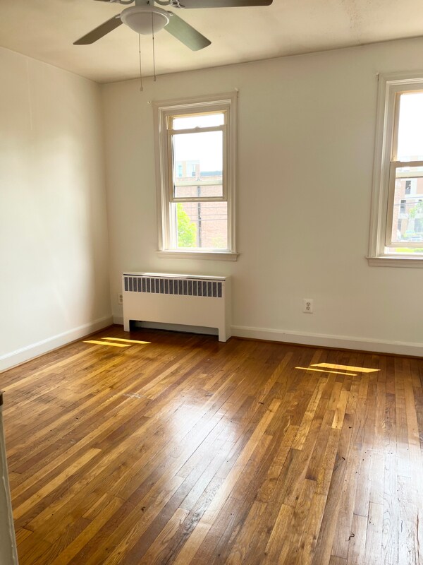 Building Photo - 906 Pine Heights Ave