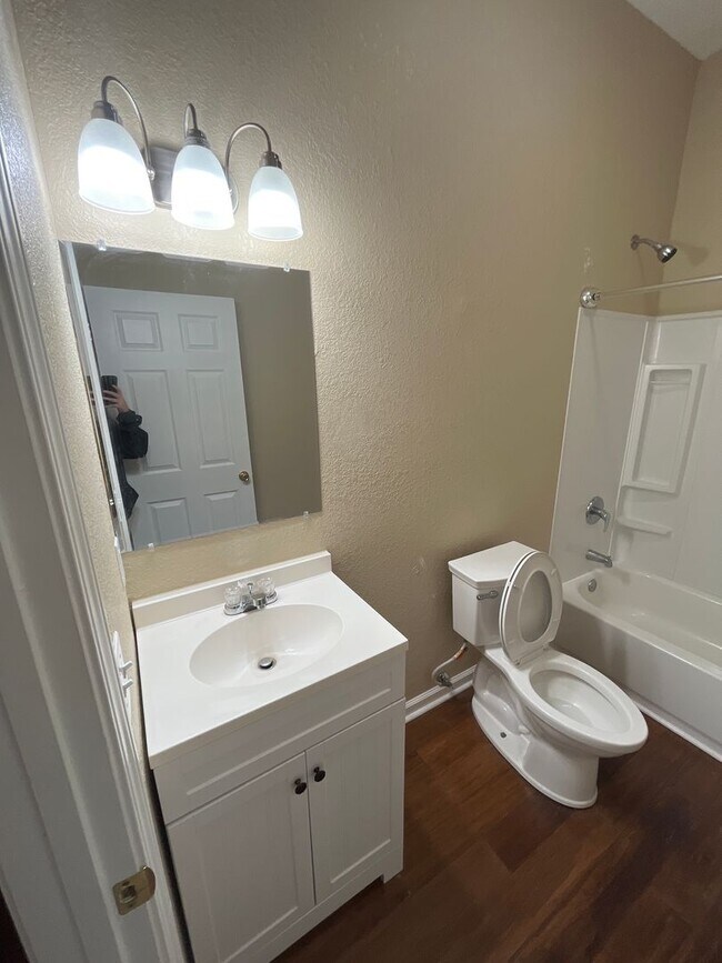 Building Photo - 1802 Teston Ln