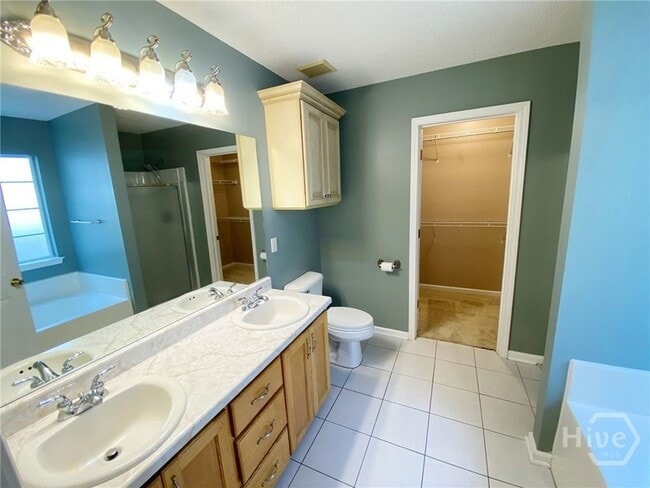 Building Photo - 197 Lewis Dr