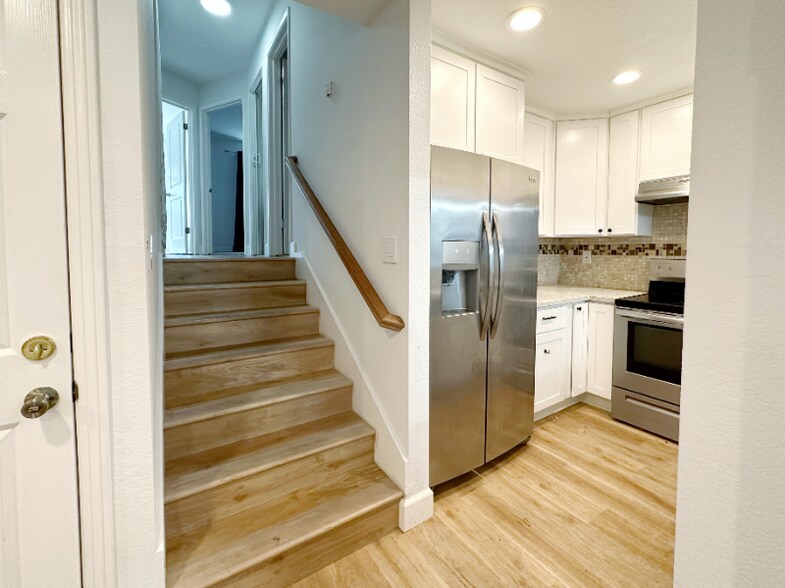 Building Photo - 680 Blackford Ct
