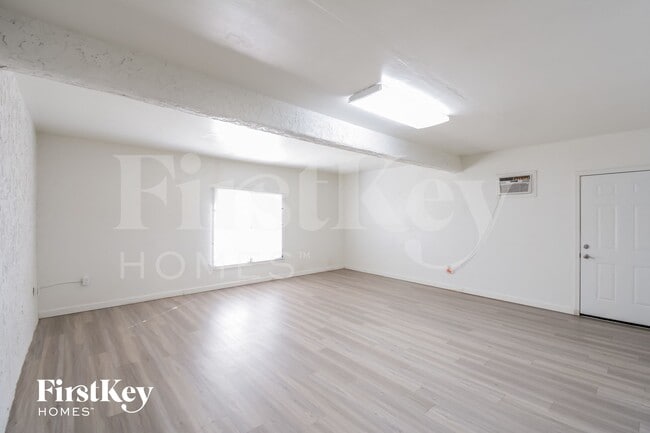 Building Photo - 18216 N 24th Dr