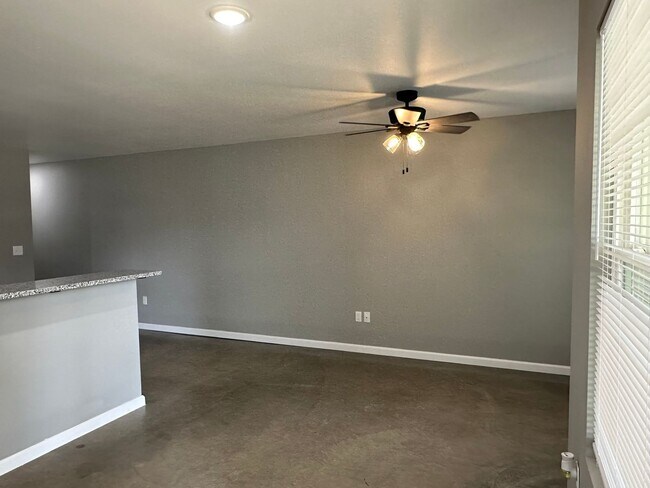 Building Photo - 120-122 S Pearl Duplex